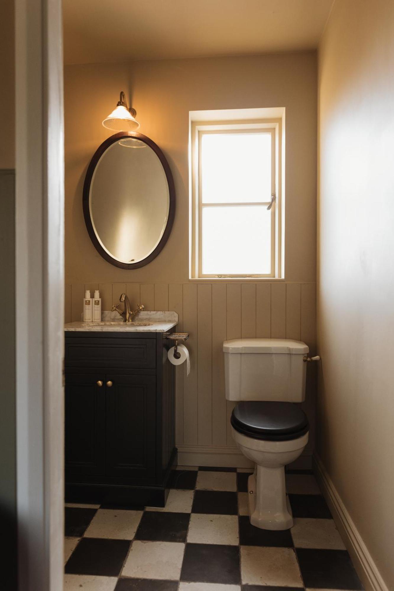 Отель Cartmel Old Grammar Экстерьер фото