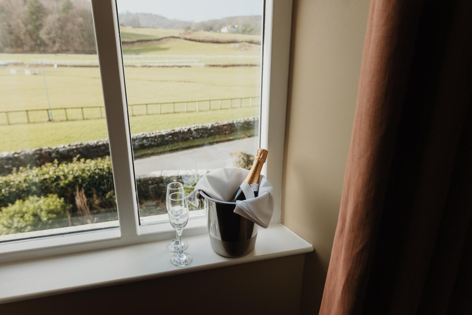 Отель Cartmel Old Grammar Экстерьер фото