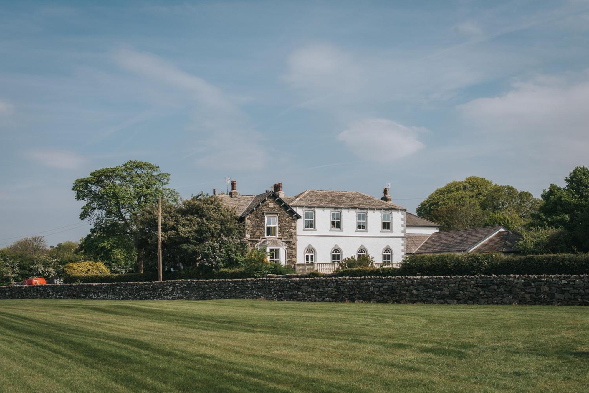 Отель Cartmel Old Grammar Экстерьер фото