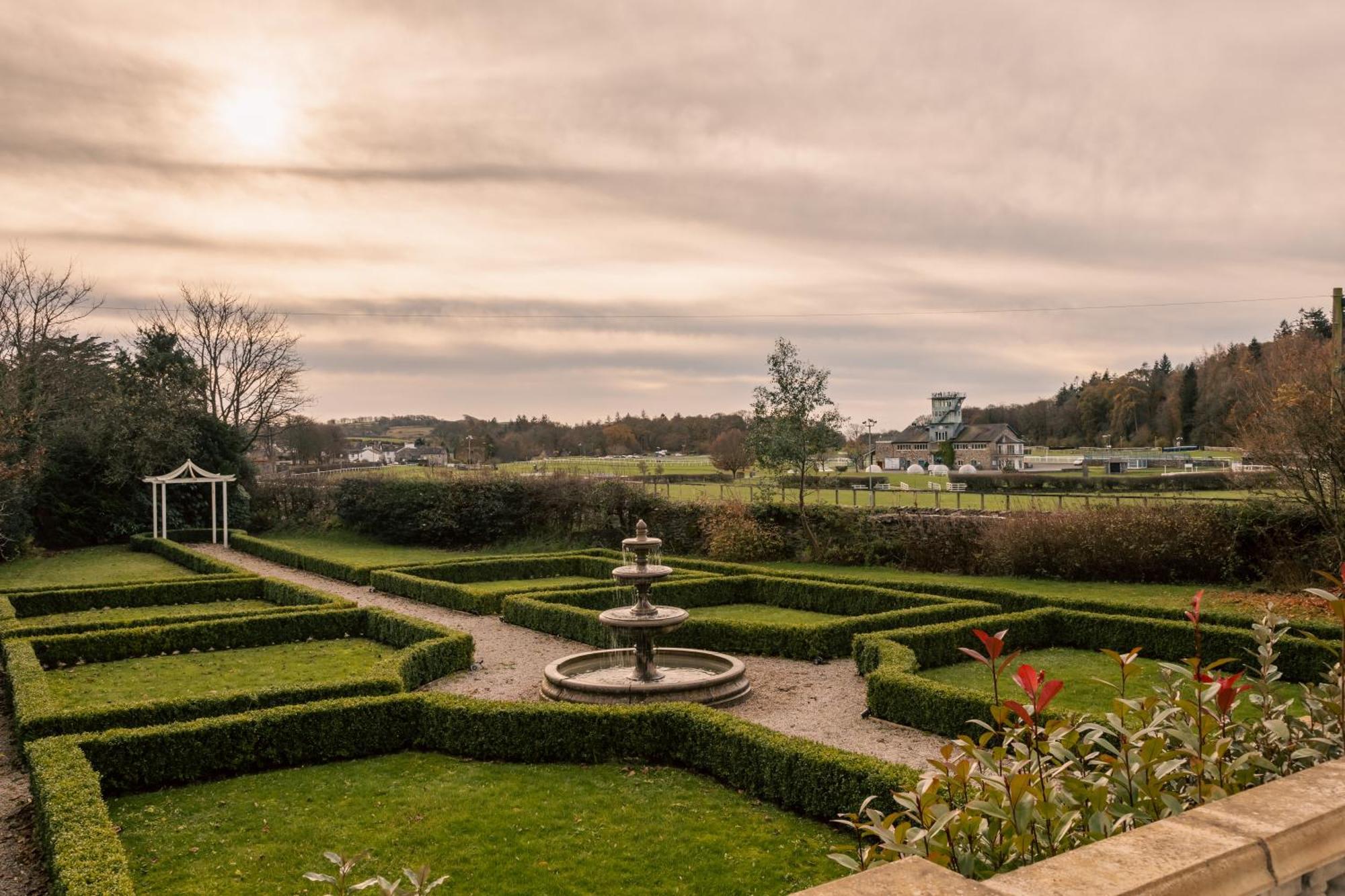 Отель Cartmel Old Grammar Экстерьер фото