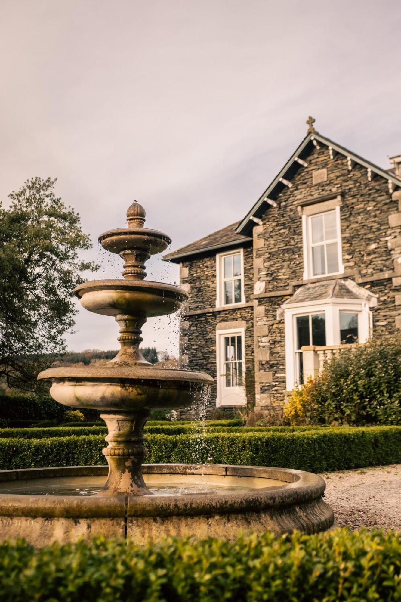Отель Cartmel Old Grammar Экстерьер фото