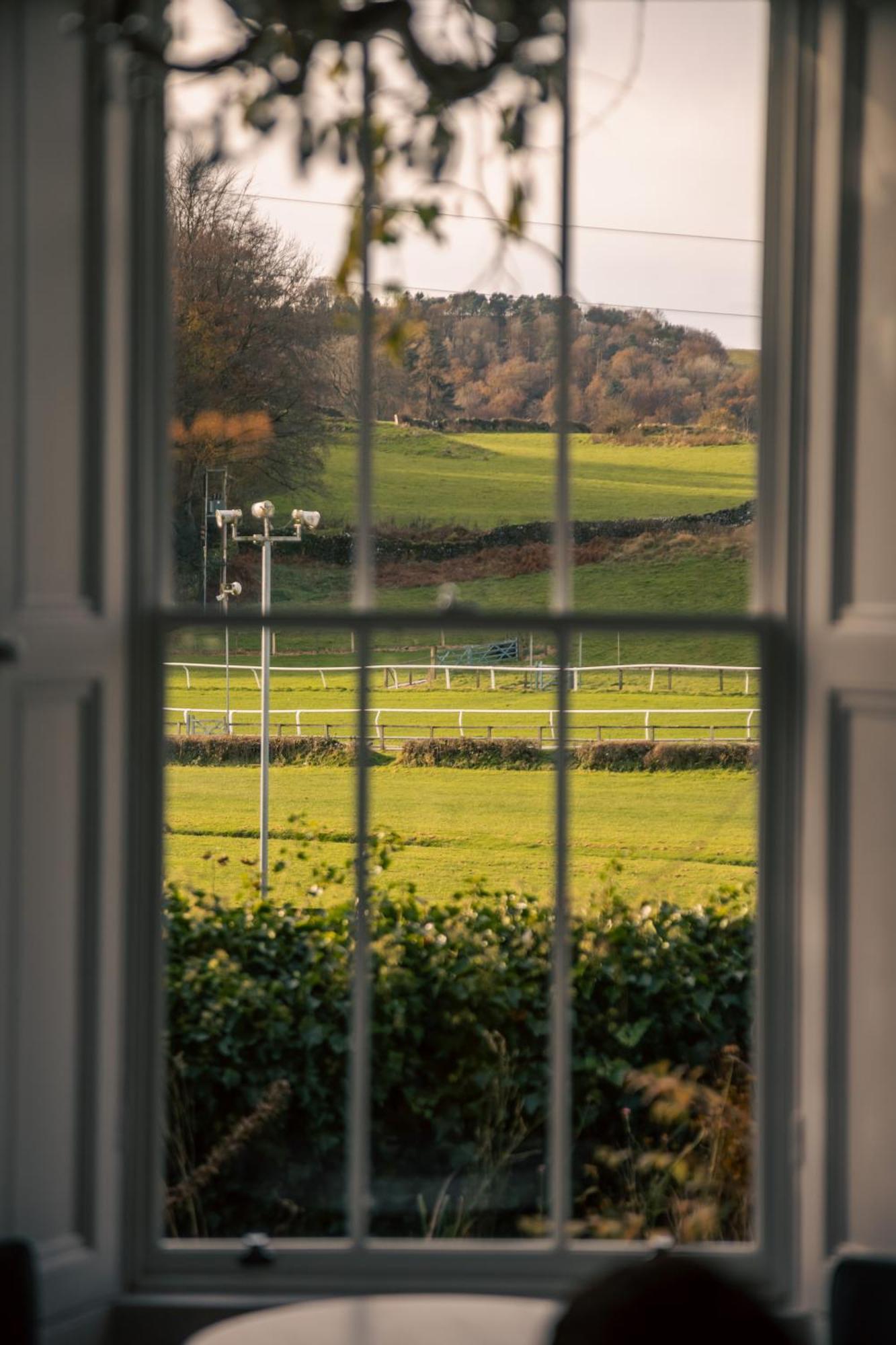 Отель Cartmel Old Grammar Экстерьер фото