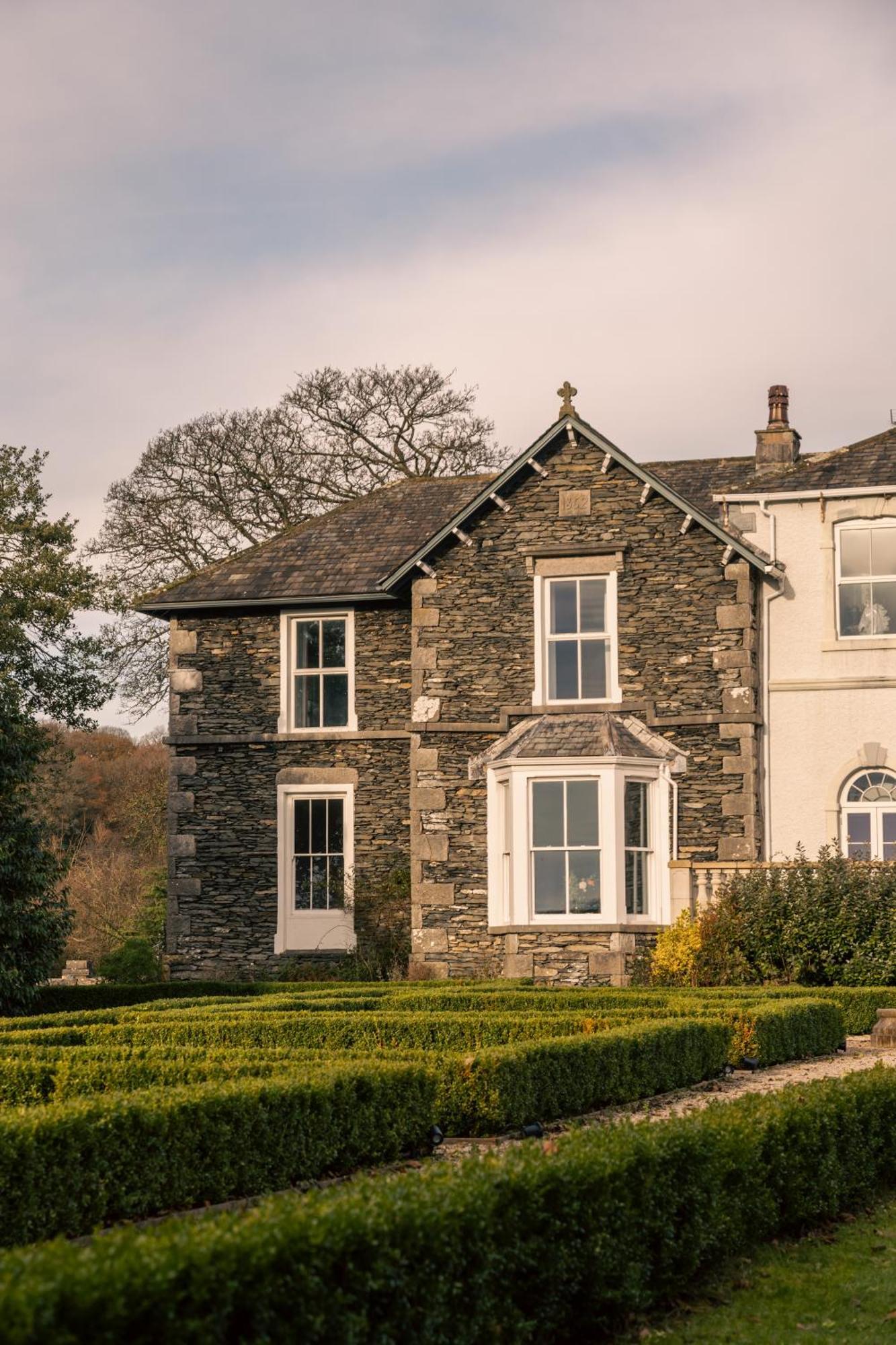 Отель Cartmel Old Grammar Экстерьер фото